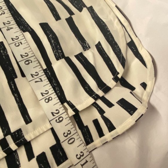 Vince Silk Top. 🎁 - Picture 3 of 5